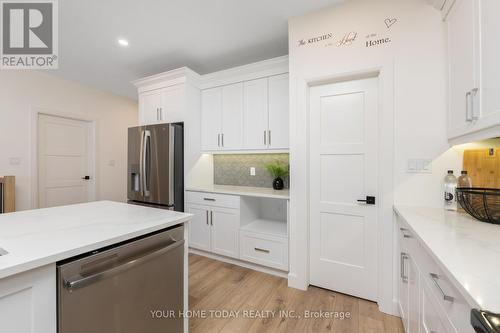 38 Faith Drive, Mapleton, ON - Indoor Photo Showing Kitchen