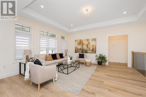 38 Faith Drive, Mapleton, ON - Indoor Photo Showing Living Room