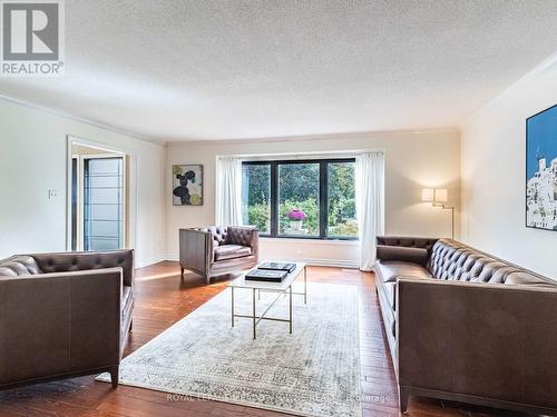 355 Golf Links Road, Hamilton, ON - Indoor Photo Showing Living Room