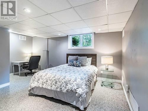 355 Golf Links Road, Hamilton, ON - Indoor Photo Showing Bedroom