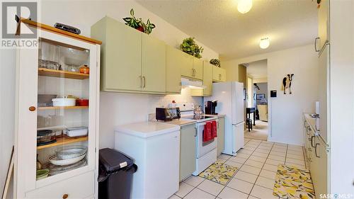 304 2925 14Th Avenue, Regina, SK - Indoor Photo Showing Kitchen