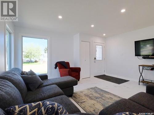 1003 Thrasher Street, Rosetown, SK - Indoor Photo Showing Living Room