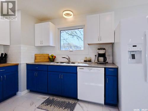 1003 Thrasher Street, Rosetown, SK - Indoor Photo Showing Kitchen With Double Sink