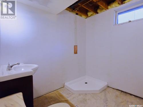 1003 Thrasher Street, Rosetown, SK - Indoor Photo Showing Bathroom