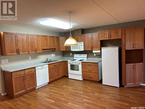 205 2006 7Th Street, Rosthern, SK - Indoor Photo Showing Kitchen With Double Sink