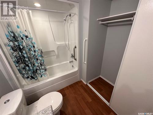 205 2006 7Th Street, Rosthern, SK - Indoor Photo Showing Bathroom