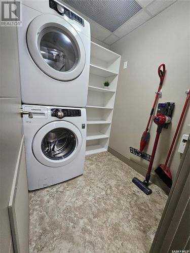 212 115 Willowgrove Crescent, Saskatoon, SK - Indoor Photo Showing Laundry Room