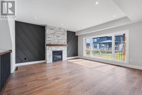 7346 Sherrilee Crescent, Niagara Falls, ON - Indoor Photo Showing Living Room With Fireplace