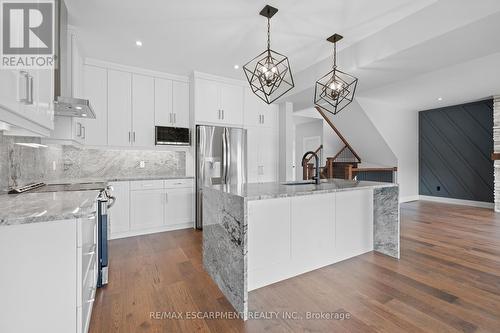 7346 Sherrilee Crescent, Niagara Falls, ON - Indoor Photo Showing Kitchen With Upgraded Kitchen