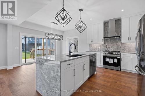 7346 Sherrilee Crescent, Niagara Falls, ON - Indoor Photo Showing Kitchen With Upgraded Kitchen