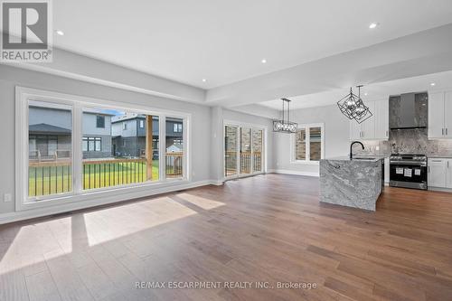 7346 Sherrilee Crescent, Niagara Falls, ON - Indoor Photo Showing Living Room