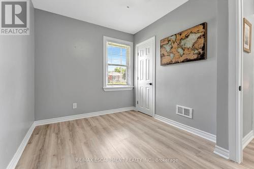 77 Inchlee Drive, Hamilton, ON - Indoor Photo Showing Other Room