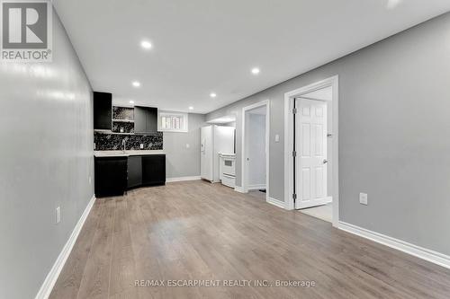 77 Inchlee Drive, Hamilton, ON - Indoor Photo Showing Other Room