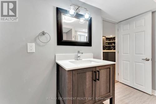 77 Inchlee Drive, Hamilton, ON - Indoor Photo Showing Bathroom