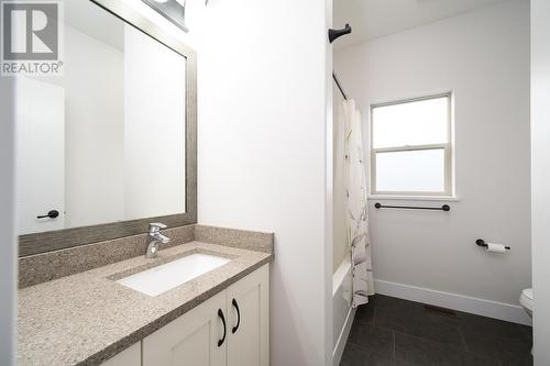 60 Hudsons Bay Trail Unit# 105, Kamloops, BC - Indoor Photo Showing Bathroom