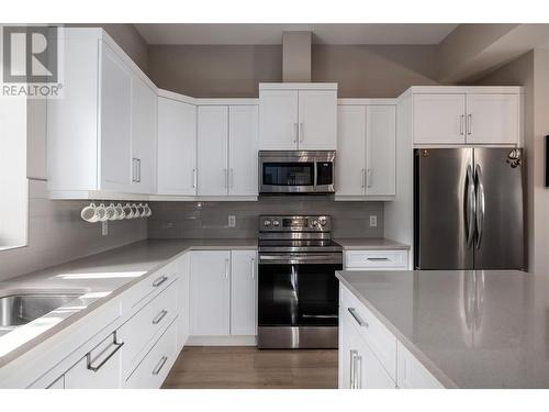 2893 Robinson Road Unit# 13, Lake Country, BC - Indoor Photo Showing Kitchen