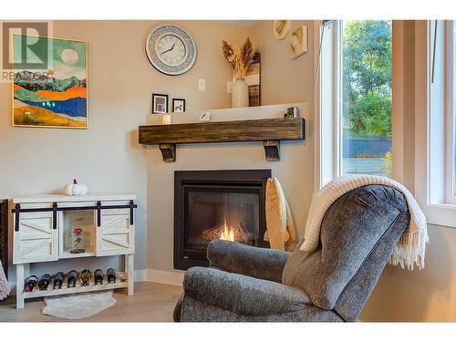 2893 Robinson Road Unit# 13, Lake Country, BC - Indoor Photo Showing Living Room With Fireplace