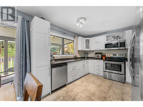 3356 Mcmillan Road, West Kelowna, BC - Indoor Photo Showing Kitchen