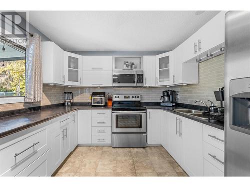 3356 Mcmillan Road, West Kelowna, BC - Indoor Photo Showing Kitchen With Double Sink