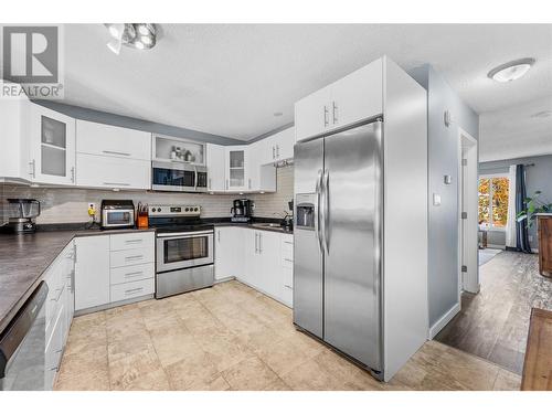 3356 Mcmillan Road, West Kelowna, BC - Indoor Photo Showing Kitchen