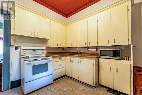 129 North Street N, Clarington (Newcastle), ON - Indoor Photo Showing Kitchen