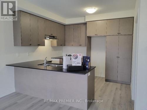 21 Bluebird Lane, Barrie, ON - Indoor Photo Showing Kitchen