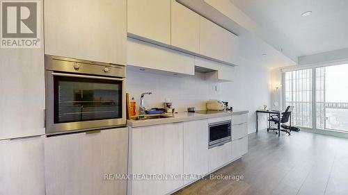 3810 - 8 Eglinton Avenue E, Toronto, ON - Indoor Photo Showing Kitchen