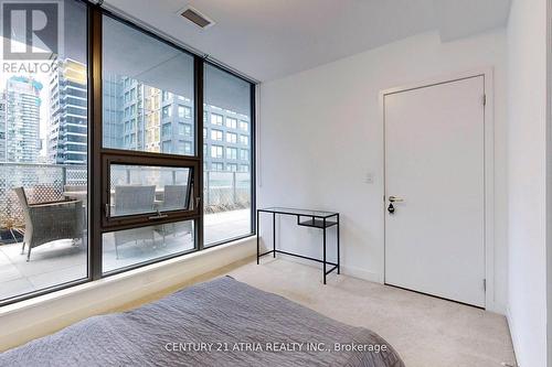 612 - 11 Wellesley Street W, Toronto, ON - Indoor Photo Showing Bedroom