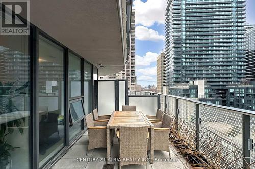 612 - 11 Wellesley Street W, Toronto, ON - Outdoor