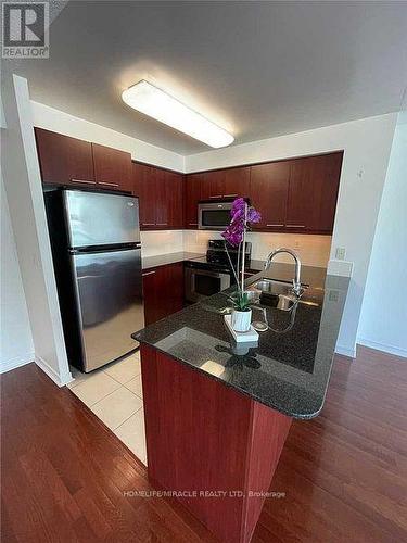 Lph1 - 503 Beecroft Road, Toronto, ON - Indoor Photo Showing Kitchen