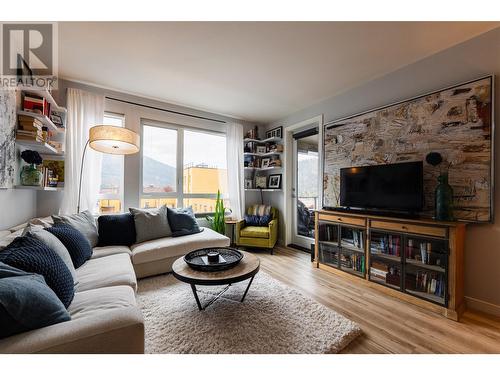 710 Vernon Street Unit# 315, Nelson, BC - Indoor Photo Showing Living Room