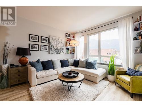 710 Vernon Street Unit# 315, Nelson, BC - Indoor Photo Showing Living Room