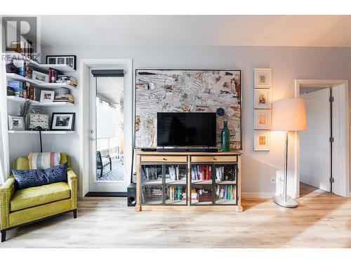 710 Vernon Street Unit# 315, Nelson, BC - Indoor Photo Showing Living Room