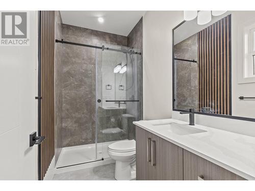 954 Fuller Avenue, Kelowna, BC - Indoor Photo Showing Bathroom