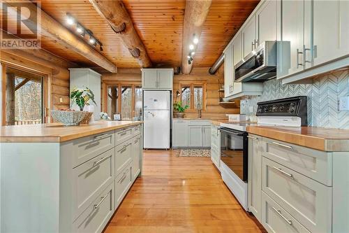 644 Rice Line, Douglas, ON - Indoor Photo Showing Kitchen