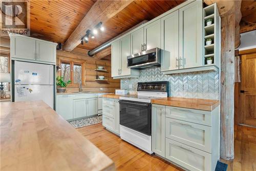 644 Rice Line, Douglas, ON - Indoor Photo Showing Kitchen