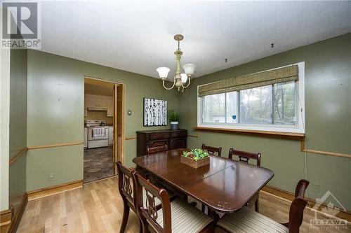 20 Sandridge Road, Ottawa, ON - Indoor Photo Showing Dining Room