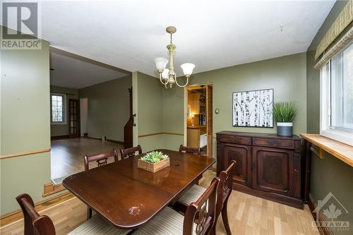 20 Sandridge Road, Ottawa, ON - Indoor Photo Showing Dining Room