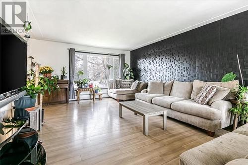 135 Isidore Street, Chelmsford, ON - Indoor Photo Showing Living Room