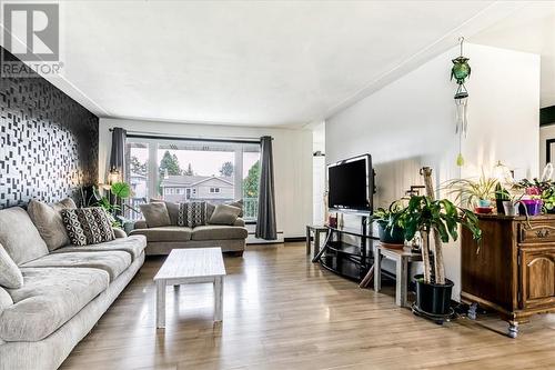 135 Isidore Street, Chelmsford, ON - Indoor Photo Showing Living Room