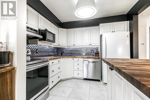 135 Isidore Street, Chelmsford, ON - Indoor Photo Showing Kitchen