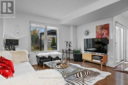 1209 Pixley Place, Kingston (East Gardiners Rd), ON - Indoor Photo Showing Living Room