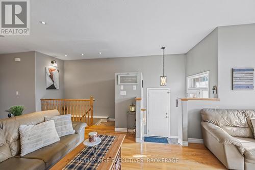 405 Cavendish Crescent, Kingston (City Northwest), ON - Indoor Photo Showing Living Room