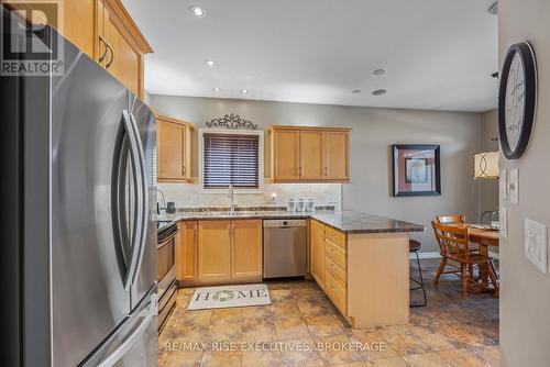 405 Cavendish Crescent, Kingston (City Northwest), ON - Indoor Photo Showing Kitchen With Double Sink