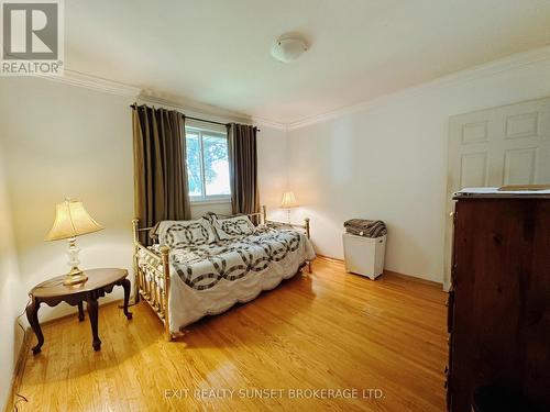 376 Adelaide Avenue E, Oshawa (O'Neill), ON - Indoor Photo Showing Bedroom