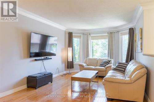 2484 Denure Drive, Peterborough (Monaghan), ON - Indoor Photo Showing Living Room