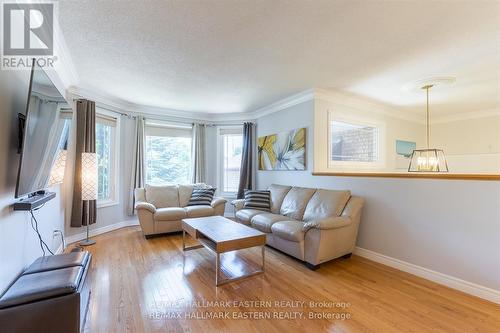 2484 Denure Drive, Peterborough (Monaghan), ON - Indoor Photo Showing Living Room