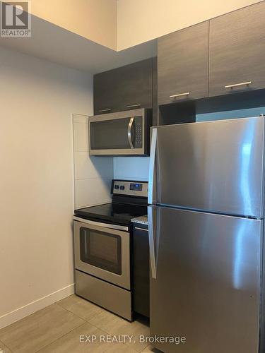 626 - 251 Hemlock Street, Waterloo, ON - Indoor Photo Showing Kitchen With Stainless Steel Kitchen