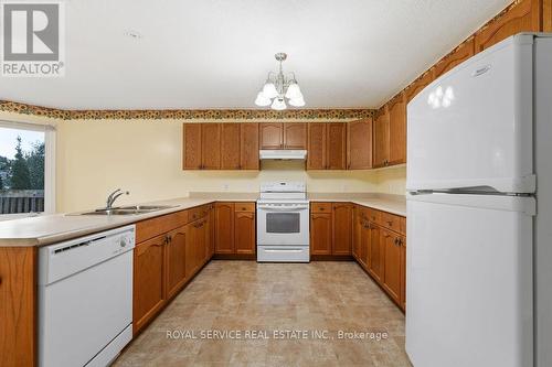 31 Ackerman Street, Prince Edward County (Picton), ON - Indoor Photo Showing Kitchen With Double Sink