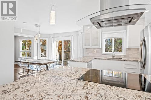 31 Moore Place, Barrie, ON - Indoor Photo Showing Kitchen With Upgraded Kitchen